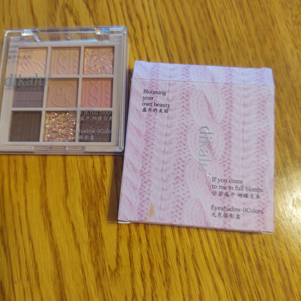 Dikalu 9-Color Eyeshadow Palette - Neutral and Glitter Shades